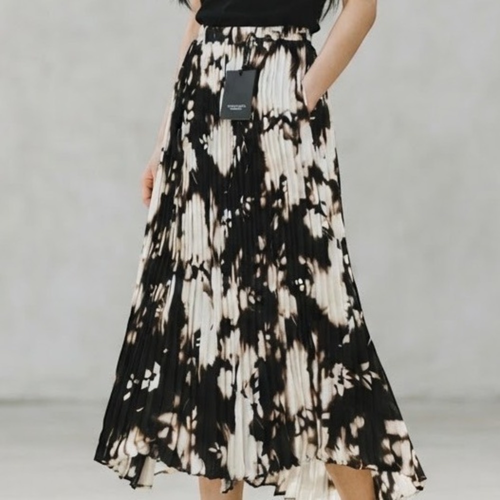 Simply Vera Vera Wang Maxi Skirt Womens XS Black White Floral NWT Pleated Flowy